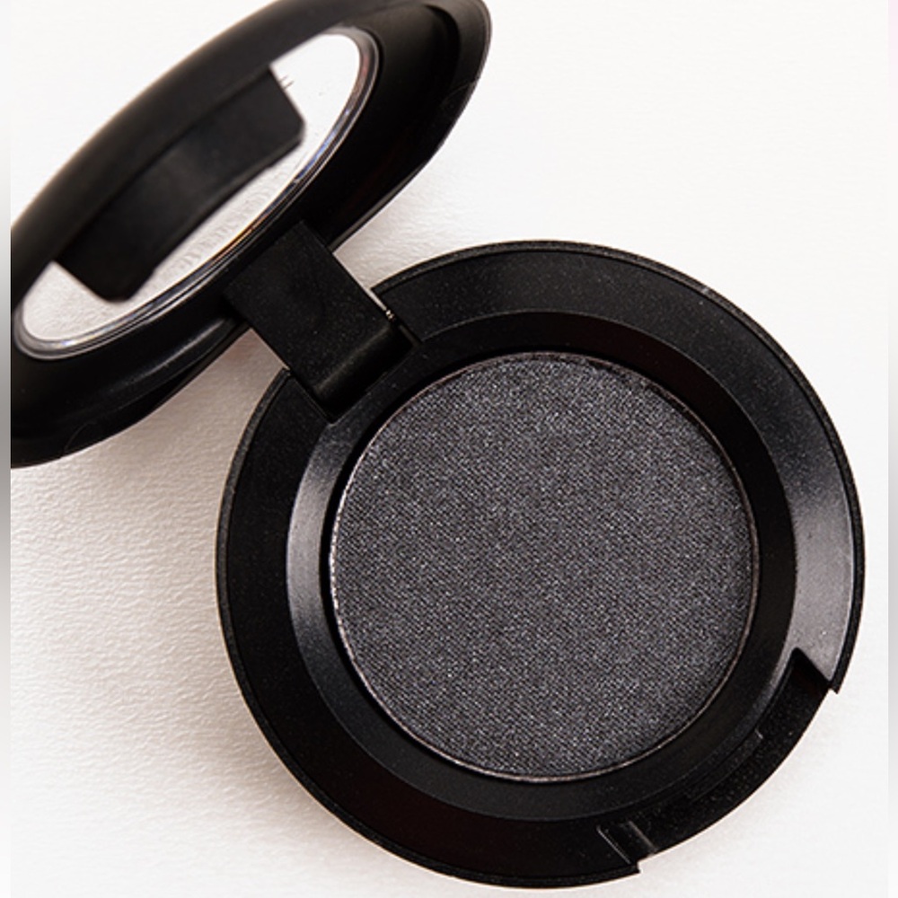 MAC Cosmetics Frost Eyeshadow in Diesel - BNIB, Discontinued, LE & Rare